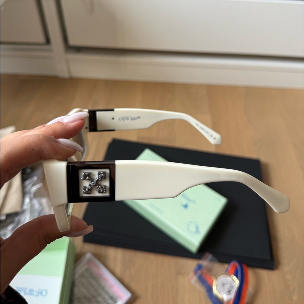 Off-White Cream Rectangular Chunky Frame Sunglass… - image 2